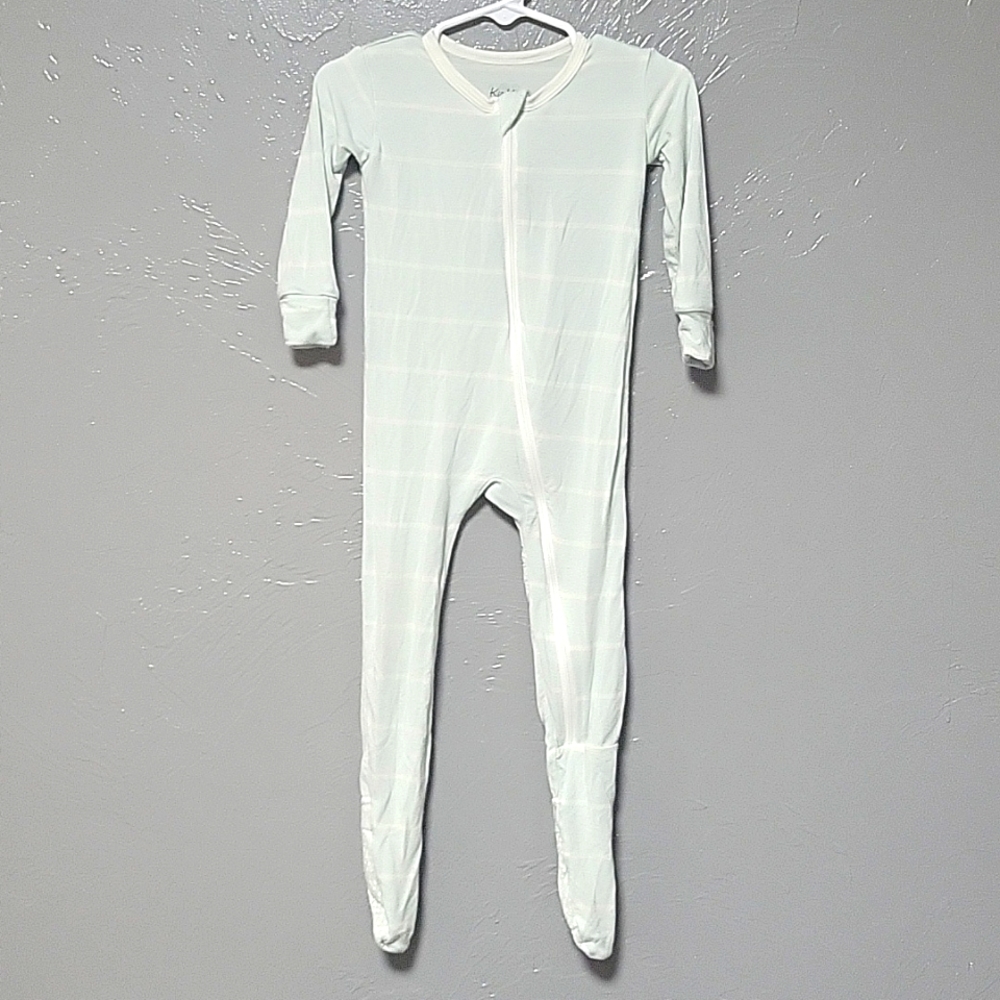 Kickee pants footie